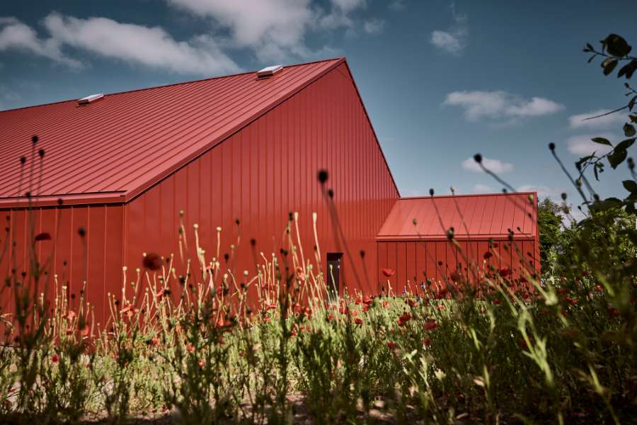 Steel profiles form the framework when space is provided for sports, learning, and play in Vestbjerg, Vestbjerg Idrætshal, Bakmøllevej 280, 9380 Vestbjerg, Denmark